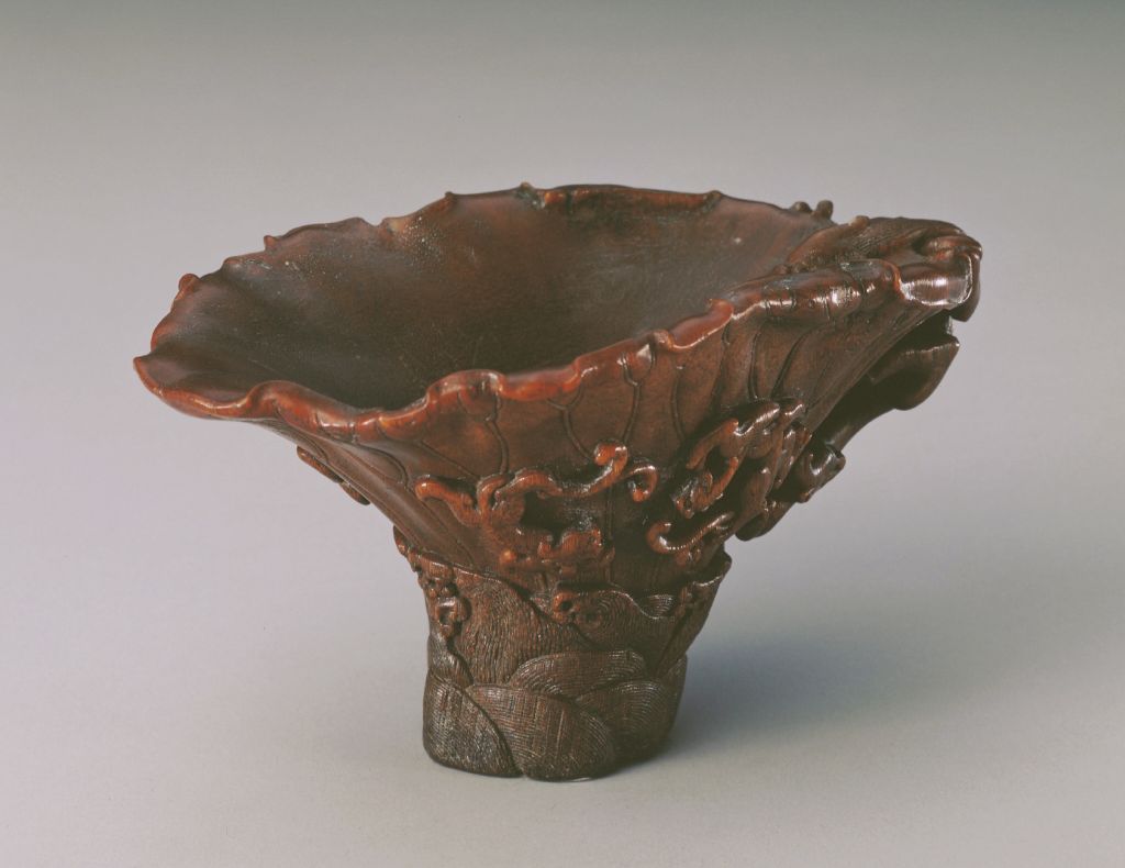 图片[1]-Rhinoceros horn carved double dragon ear dragon pattern lotus leaf cup-China Archive